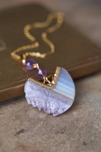 Valley_necklace_feature_1_Curi