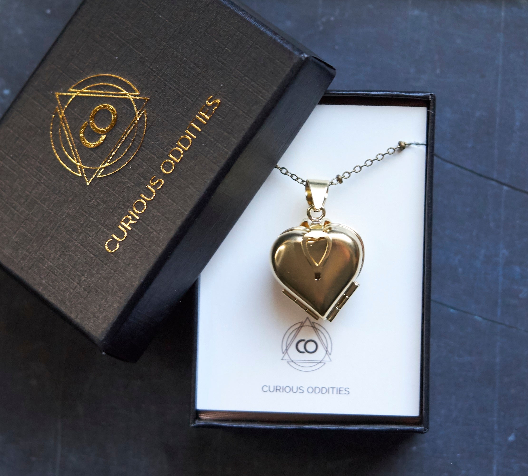 How to Open a Gold Heart Locket Necklace with 4 Photos - YouTube