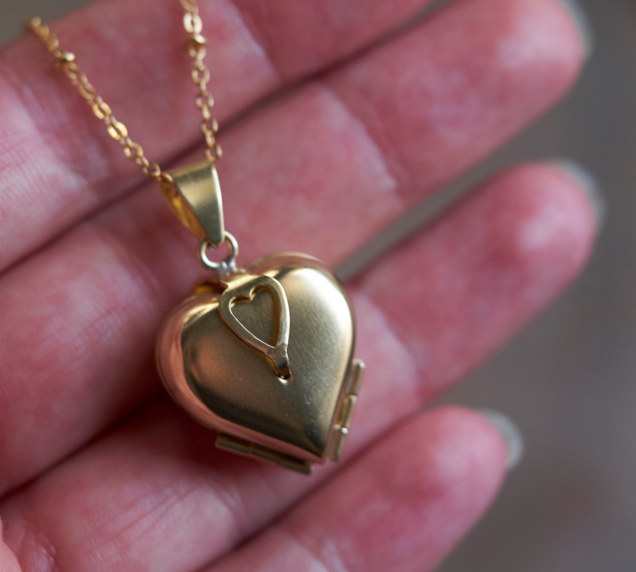 Dil 2025 locket gold